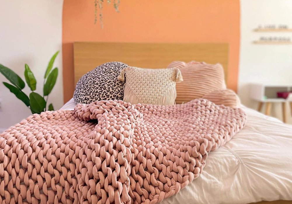 Couverture lestée pour lit double : 1 ou 2 couvertures ?