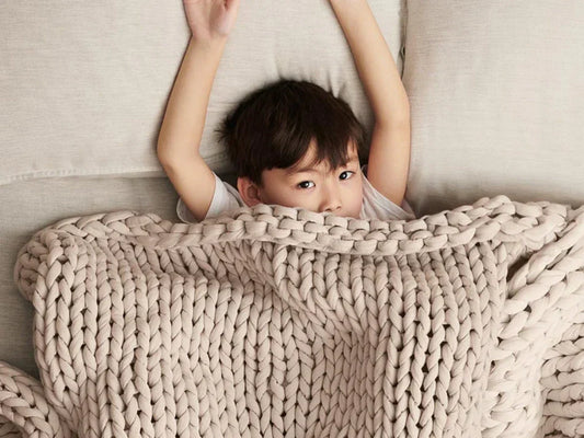 Couverture lestée enfant : dimension, poids, et sécurité