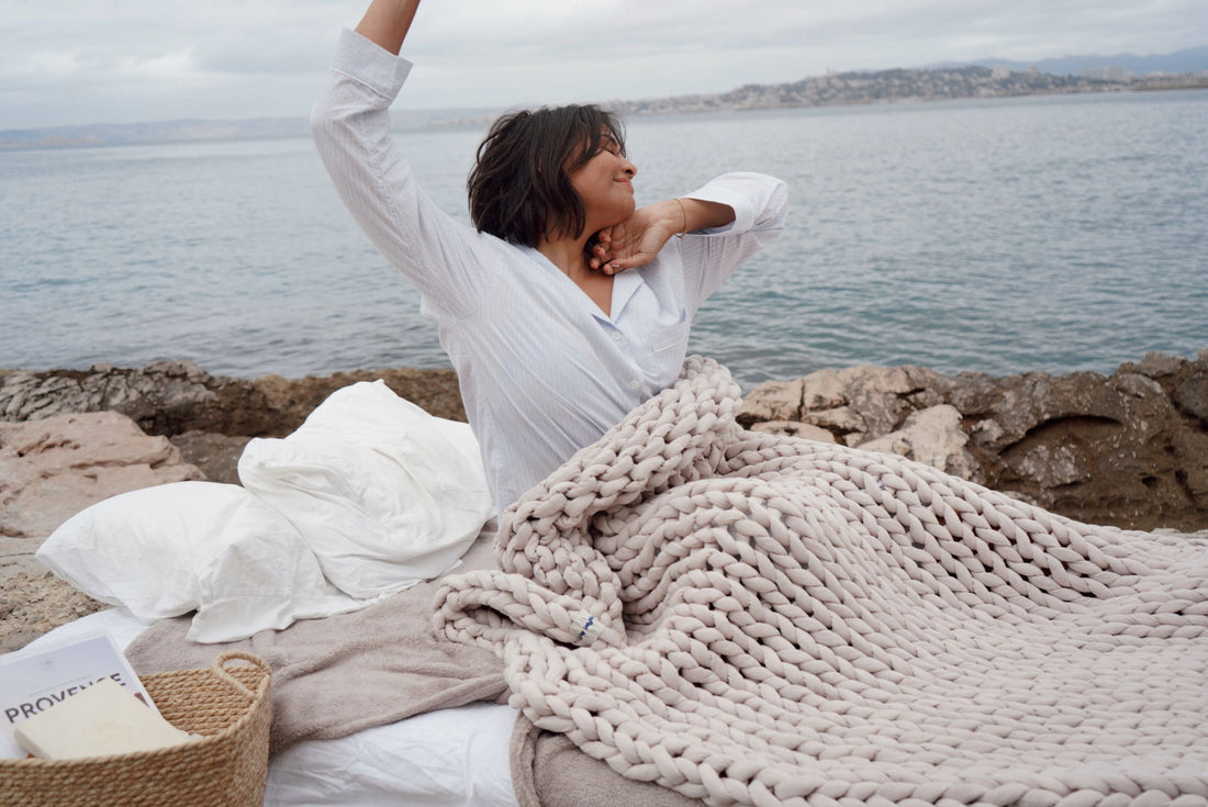 Couverture lestée et peaux sensibles : comment éviter les réactions