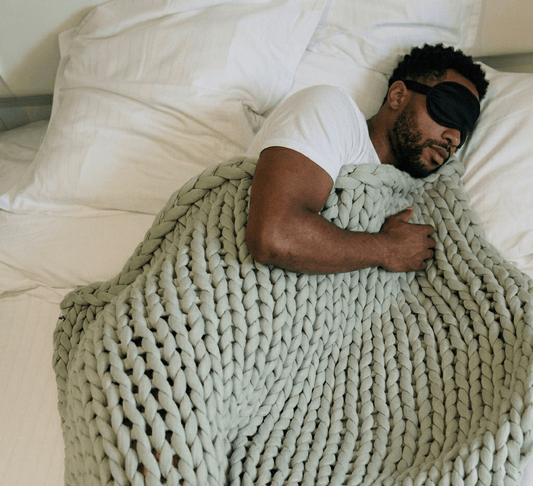 Couverture lestée coton vs polyester : ce que vous respirez la nuit